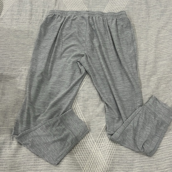 Old navy breathe on gray joggers medium - Picture 5 of 5